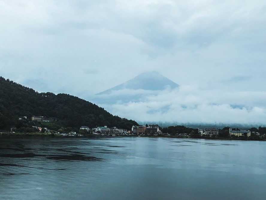 河口湖_雲の中の富士